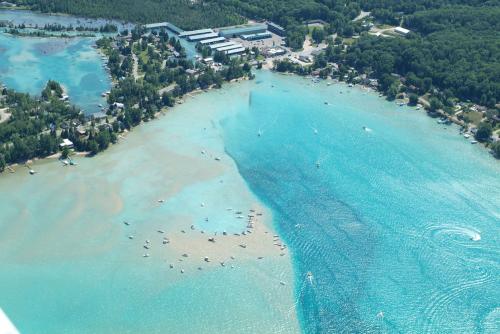 Torch Lake Sandbar Boats 030