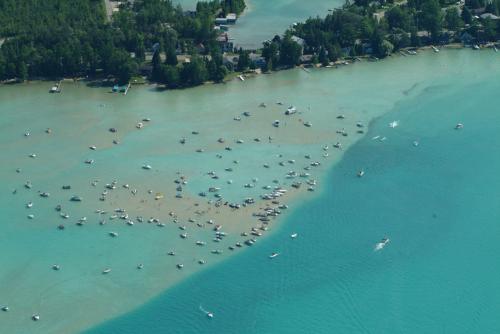 Torch Lake Sandbar Boats 006